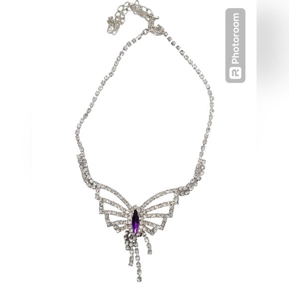 BEAUTIFUL DAINTY SILVERTONE & AUSTRIAN CRYSTAL OPEN DESIGN BUTTERFLY NECKLACE - Picture 4 of 6